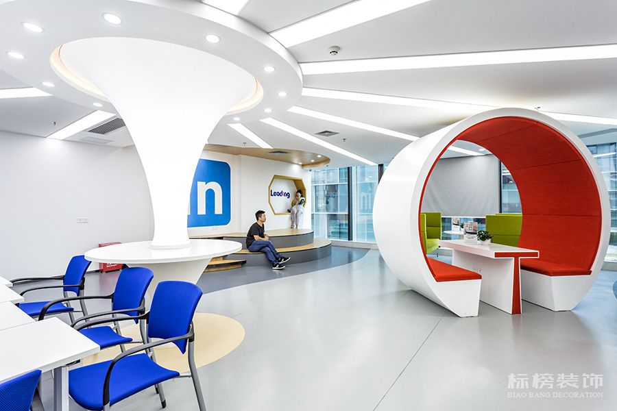 科技感办公室装修效果图