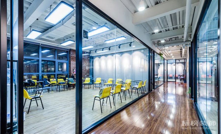 在深圳办公室装修中隔断分为几种呢，分别有什么特点呢？